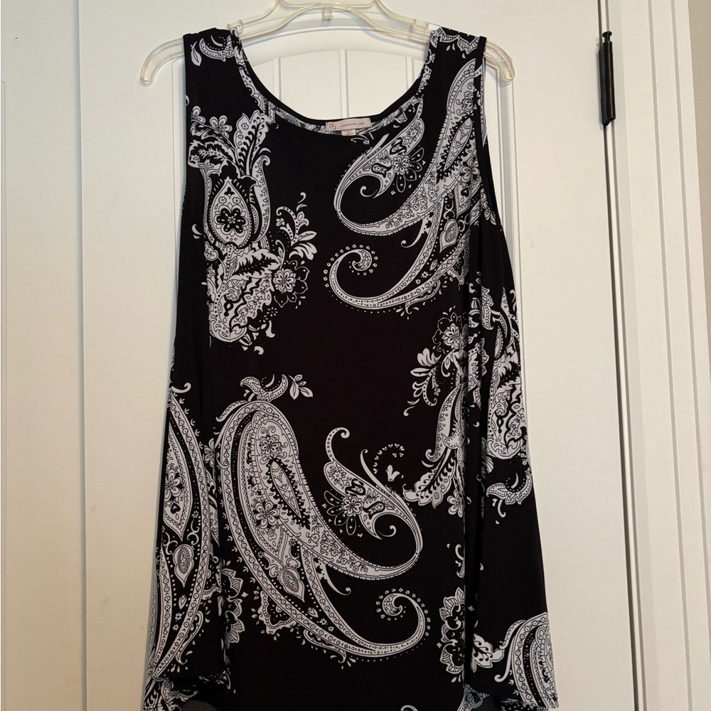 Black and White Paisley Women's Top